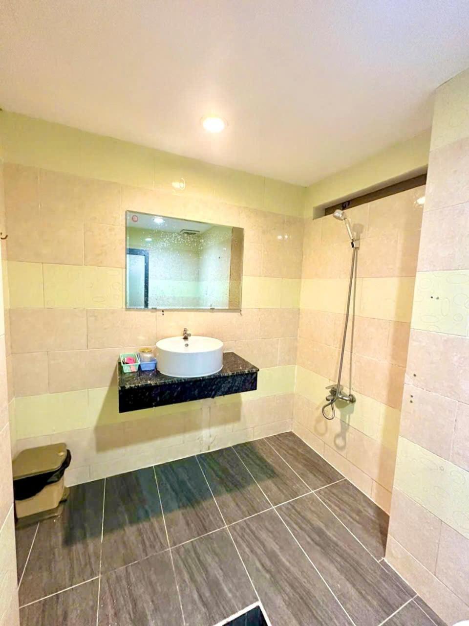 Hoa My Hotel Ho Chi Minh City Exterior photo
